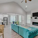 Reduced! Newly Renovated Luxe West Beaumont W Priv